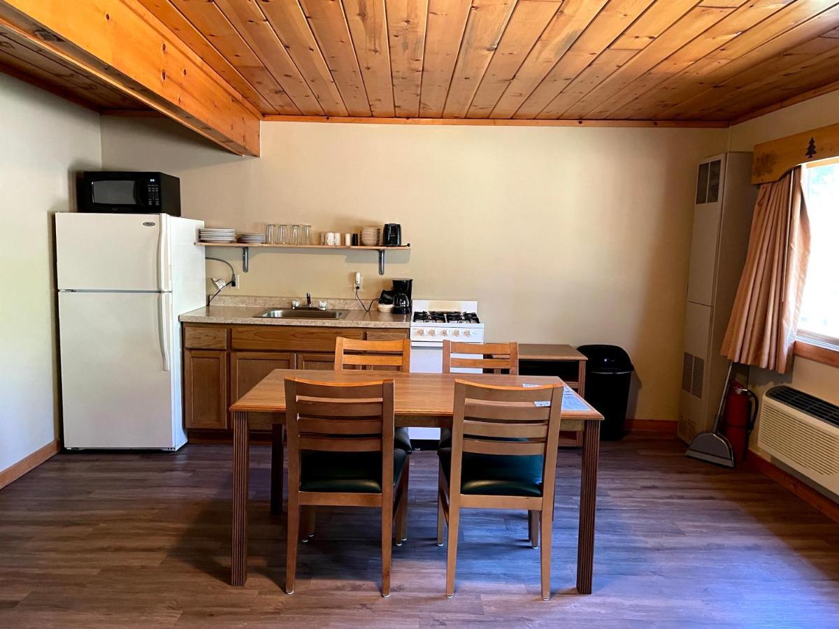 Hanging Horn Lakeside Resort Moose Lake 외부 사진