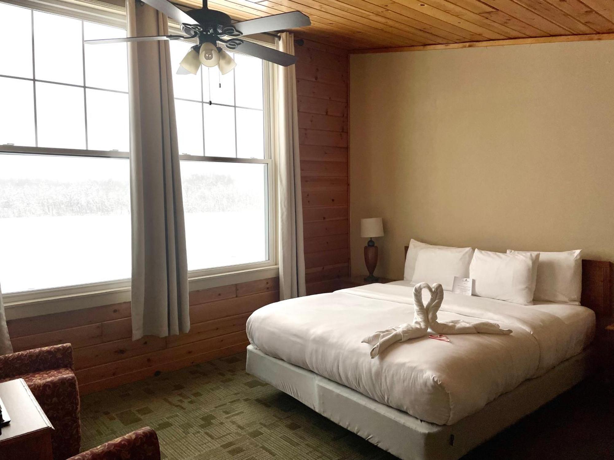 Hanging Horn Lakeside Resort Moose Lake 외부 사진