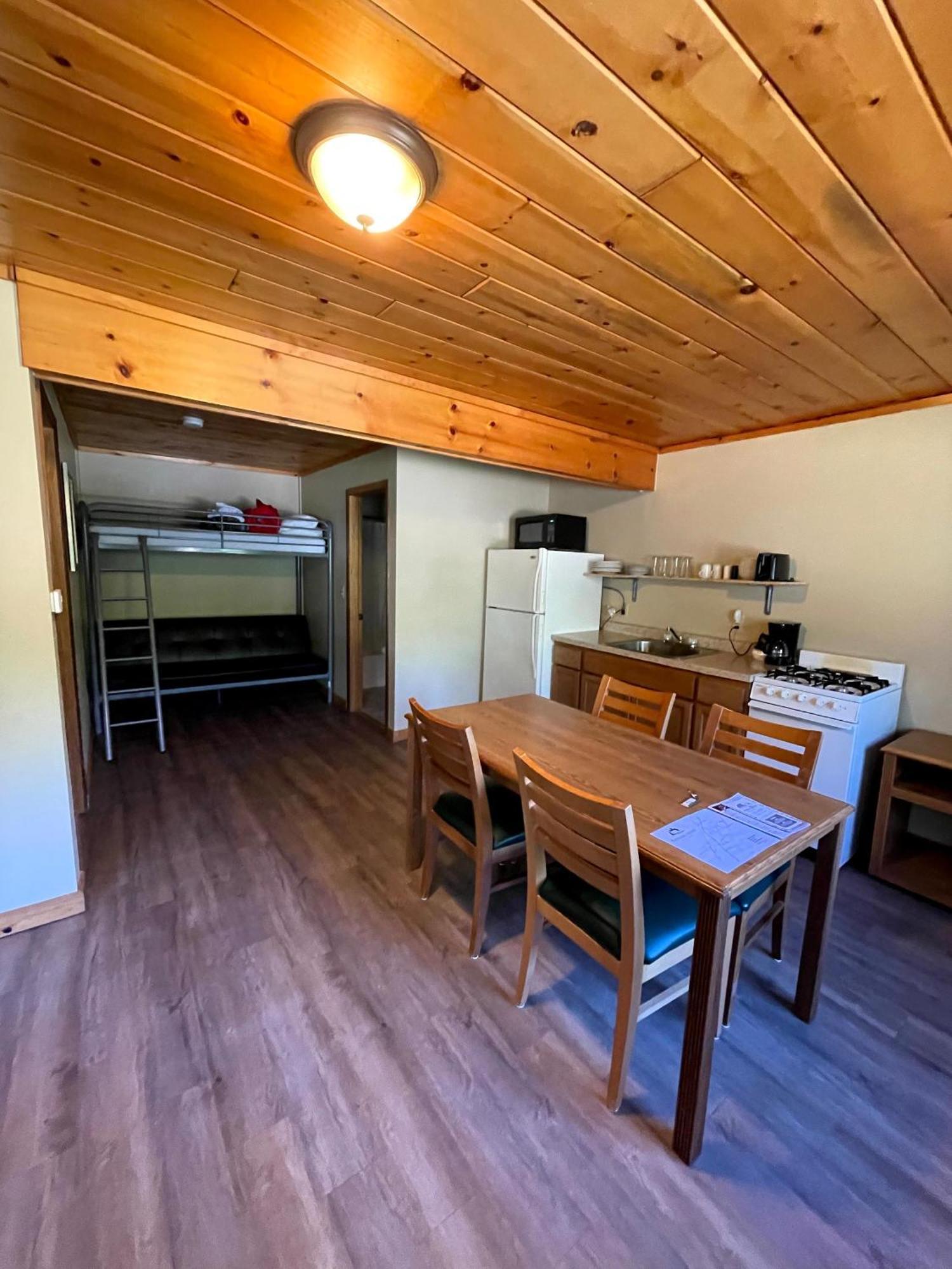 Hanging Horn Lakeside Resort Moose Lake 외부 사진