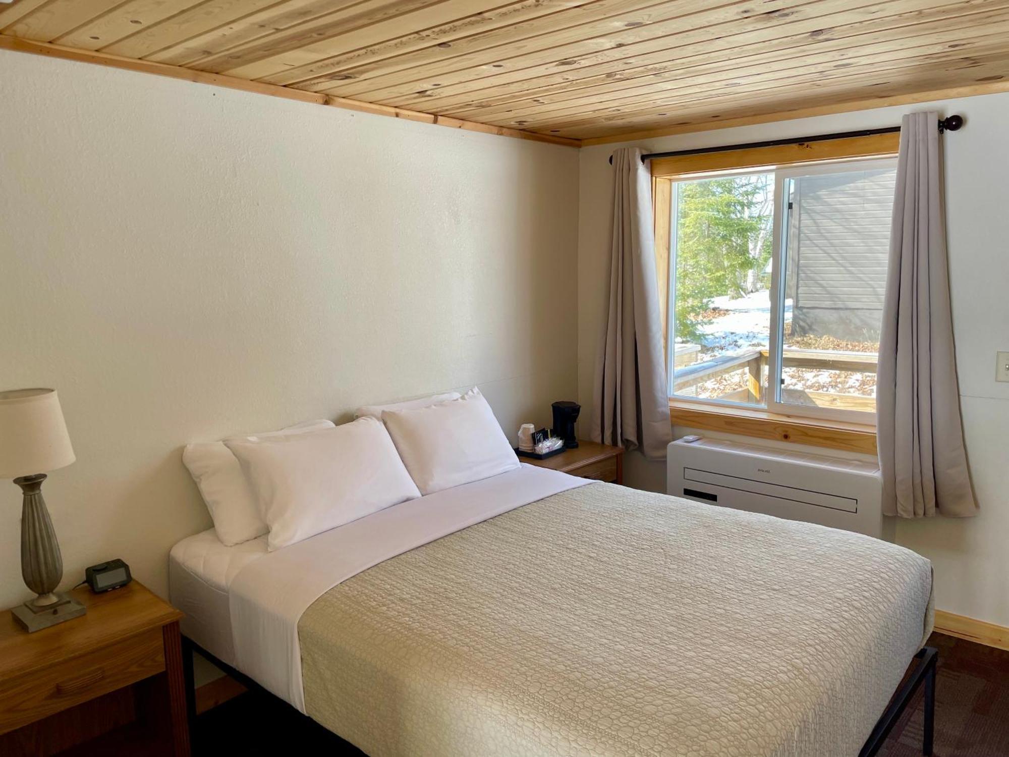 Hanging Horn Lakeside Resort Moose Lake 외부 사진